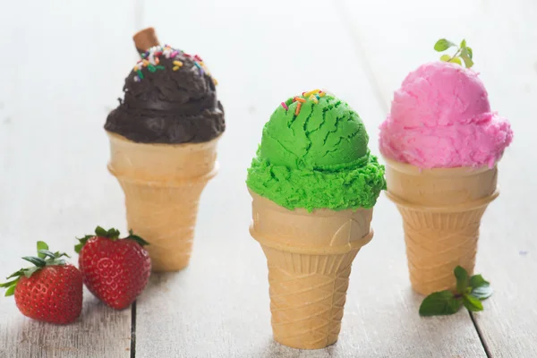 Různých příchutí zmrzliny — Stock fotografie