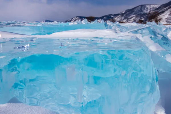 Blocchi di ghiaccio sul lago Baikal — Foto Stock