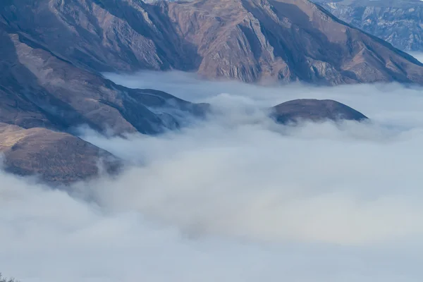 Montañas en la nube — Foto de Stock