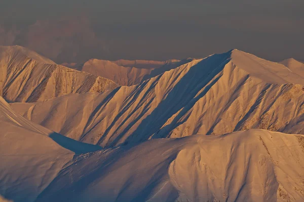 Montagnes dans la soirée — Photo