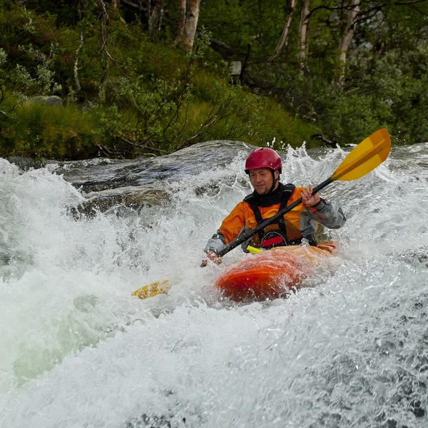 Kayaker w wodospad — Zdjęcie stockowe