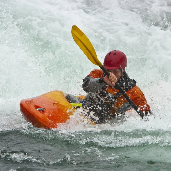 Kayaker w wodospad — Zdjęcie stockowe