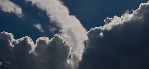 Himmel und Wolken — Stockfoto