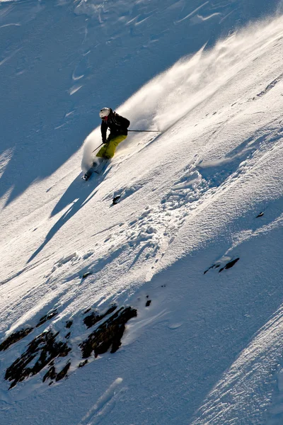 Freeride w górach Kaukazu — Zdjęcie stockowe