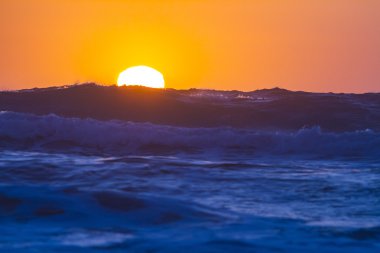 Denizde gün batımı