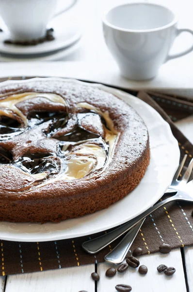 Torta fatta in casa con cioccolato — Foto Stock