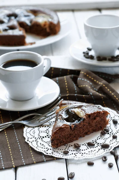 Zelfgemaakte taart met chocolade — Stockfoto