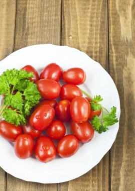 Organik domates ve maydanoz 