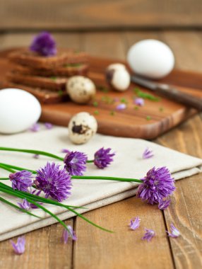 taze chives ile ekmek