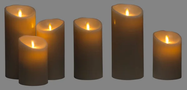 Kaarslicht Drie Wax Kaarsen Verlichting Geïsoleerd Grijze Achtergrond Clipping Pad — Stockfoto
