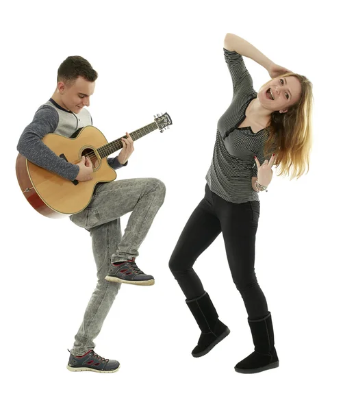 Teenagers playing guitar — Stock Photo, Image