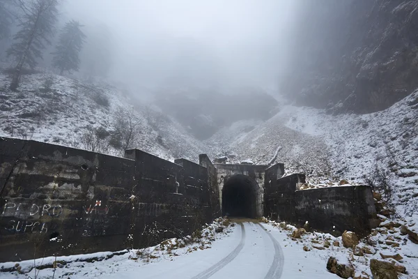 Tunnel genom bergen — Stockfoto