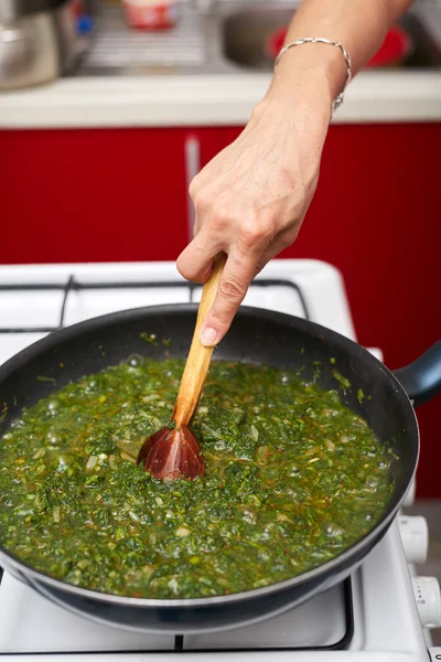 Preparación de crema de ortiga — Foto de Stock