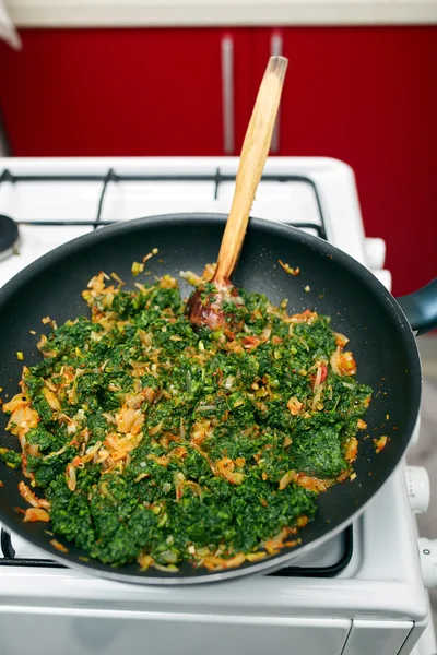 Preparación de crema de ortiga — Foto de Stock