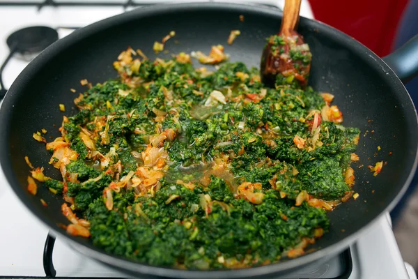 Preparing nettle cream — Stock Photo, Image