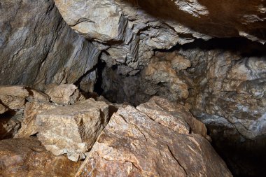 güzel speleothems olan eski mağara