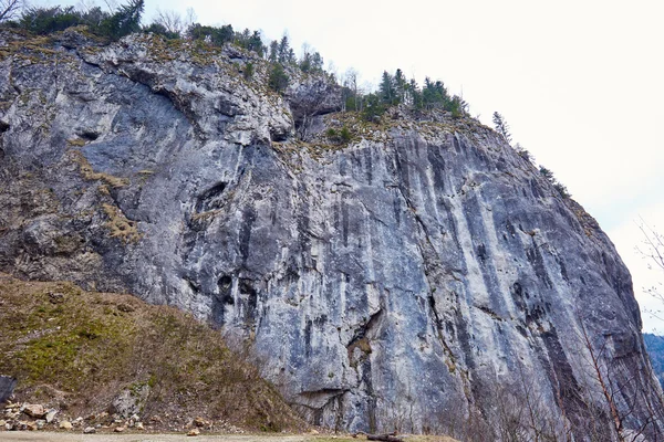 Vertical sheer cliff of a mountain — Stock Photo, Image