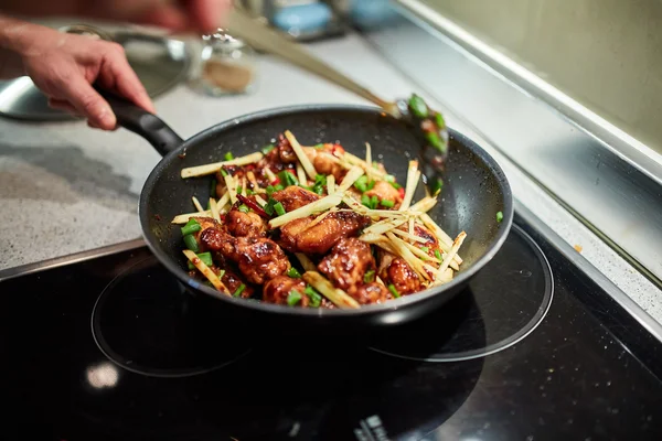 Chicken wings in a wok — Stock Photo, Image
