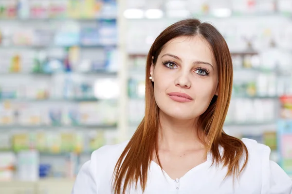 Close up de uma mulher farmacêutica — Fotografia de Stock
