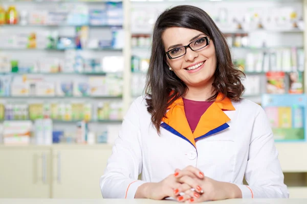 Medico in farmacia — Foto Stock