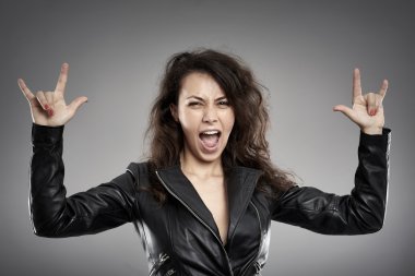  deri ceket bağırıyor, piliç 