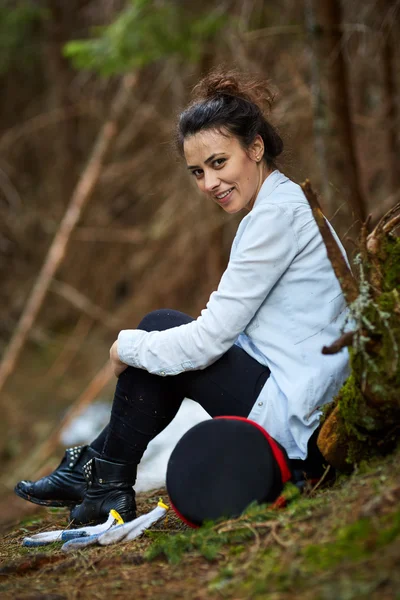 Gelukkig toerist in de wildernis — Stockfoto