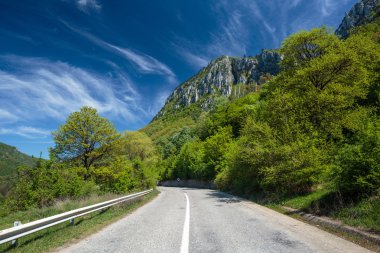  yol dağlara gidiyor
