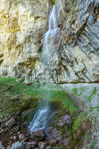 Waterfall in the rocky mountains — Stock Photo, Image