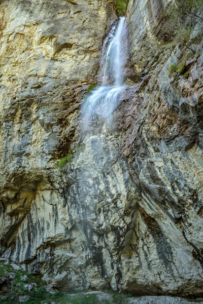 Vodopád ve Skalistých horách — Stock fotografie