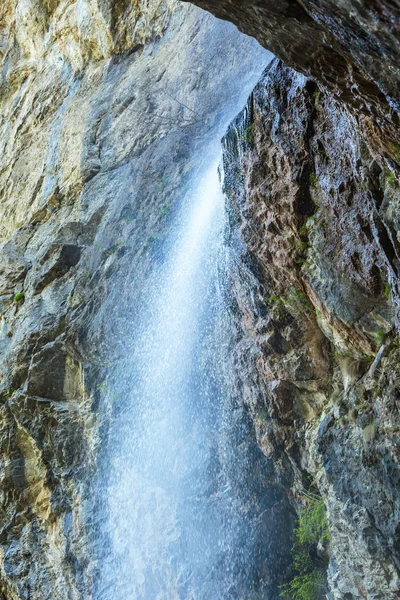 Waterfall in the rocky mountains — Stock Photo, Image