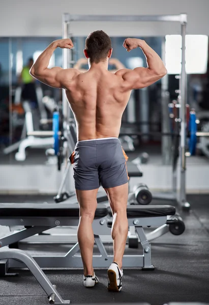 Young man fitness model posing — Stock Photo, Image