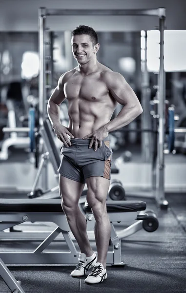 Young man fitness model posing — Stock Photo, Image