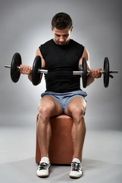 Man doing  curls in seated position — Stock Photo, Image