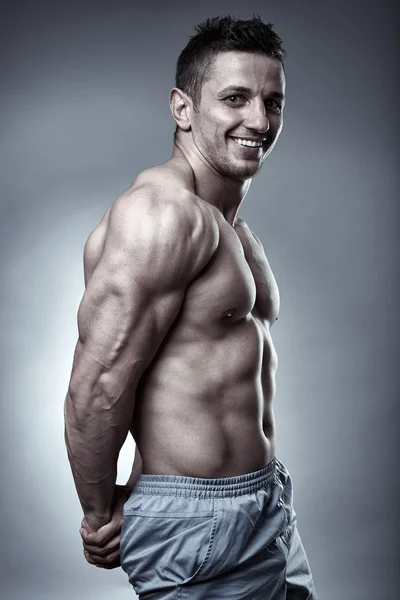 Model displaying his physique — Stock Photo, Image