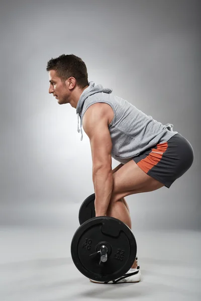 Man doet deadlift — Stockfoto