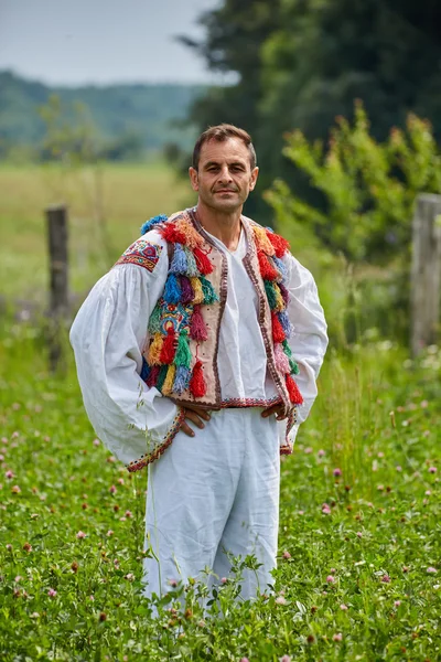 Agricultor vestido com traje tradicional — Fotografia de Stock