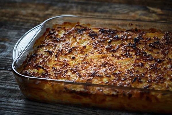 Macaroni and cheese with crispy top — Stock Photo, Image