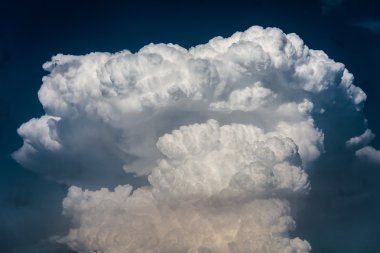 Cennet ile cumulonimbus bulutlar