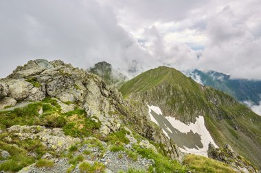 Misty rocky Dağları