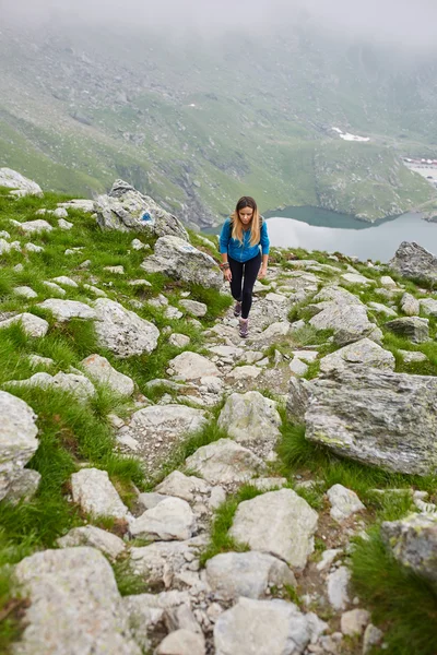 Woman walking on a trail — Stock Photo, Image