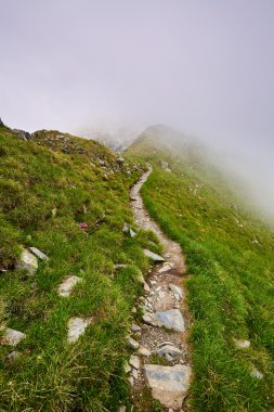 Hiking trail dağlara