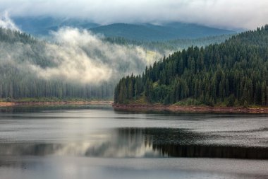 Lake Oasa gün batımında 