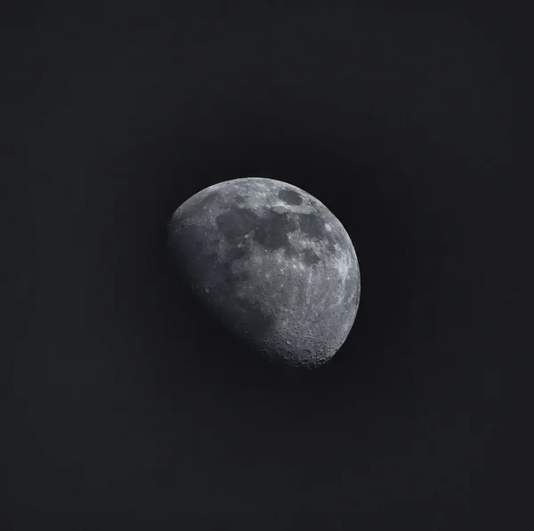 Moon at night over dark sky — Stock Photo, Image