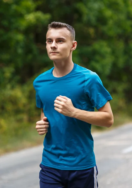 Νεαρός άνδρας τρέχει — Φωτογραφία Αρχείου