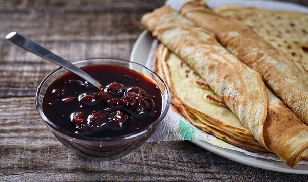 Läckra hemlagade pannkakor en — Stockfoto