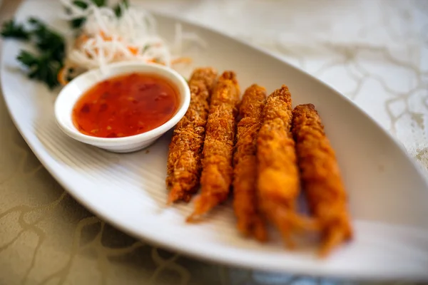 Gamberi fritti con salsa — Foto Stock