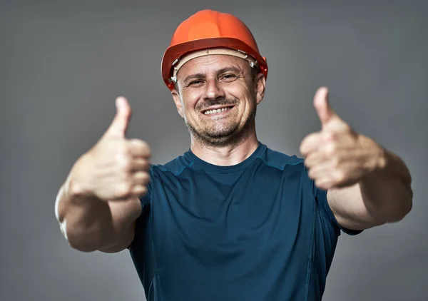 Ingeniero Sombrero Duro Haciendo Pulgares Hacia Arriba Signo —  Fotos de Stock