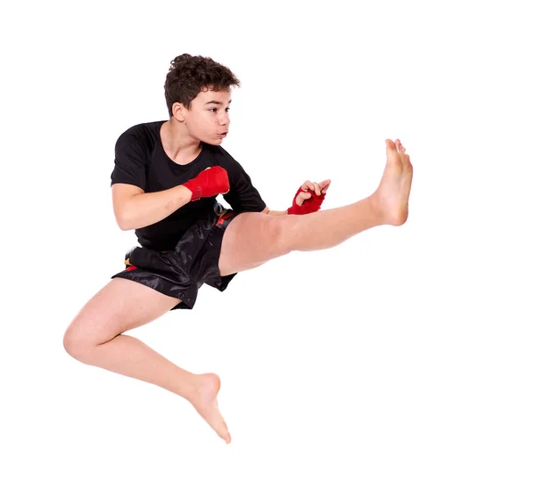 Joven Kickboxer Entrenamiento Sombra Boxeo Aislado Sobre Fondo Blanco —  Fotos de Stock