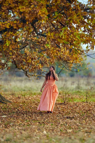 Autumnal Beauty Portrait Young Woman Oak Forest — Stock Photo, Image