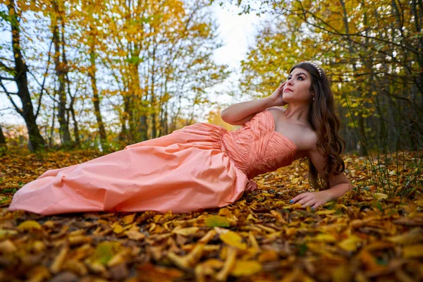 Portrait Beauté Automnal Une Jeune Femme Dans Une Forêt Chênes — Photo